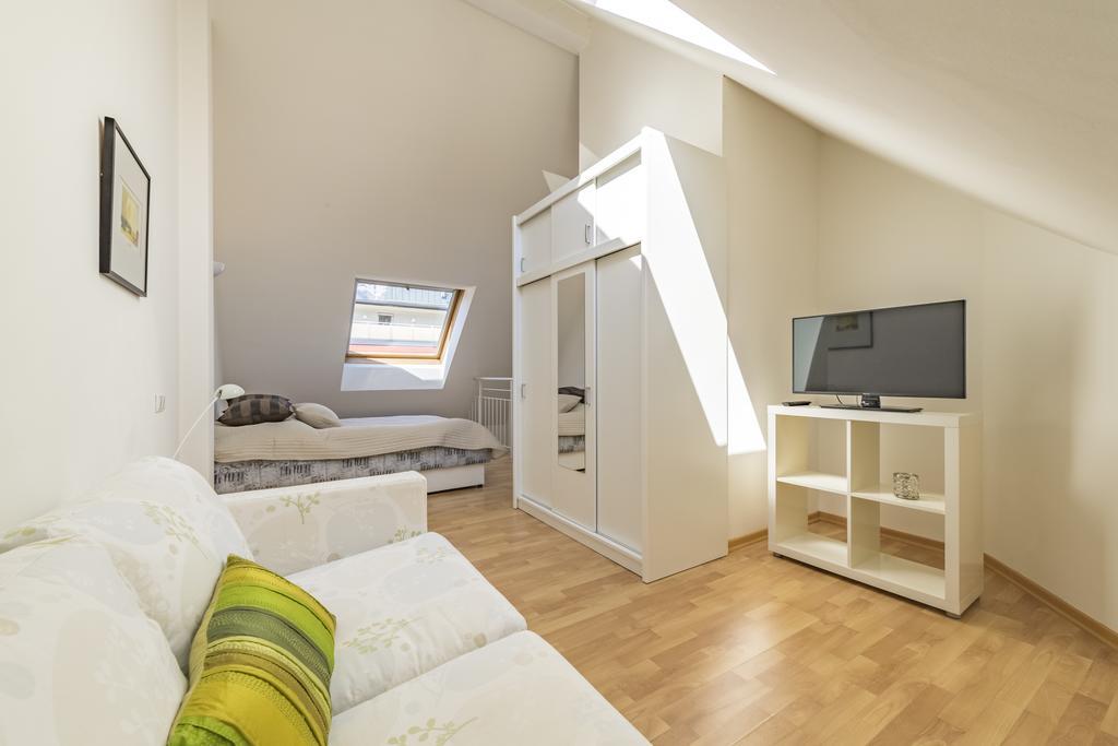 Maisonette Apartment Am Bahnhof - Adults Only Innsbruck Bagian luar foto