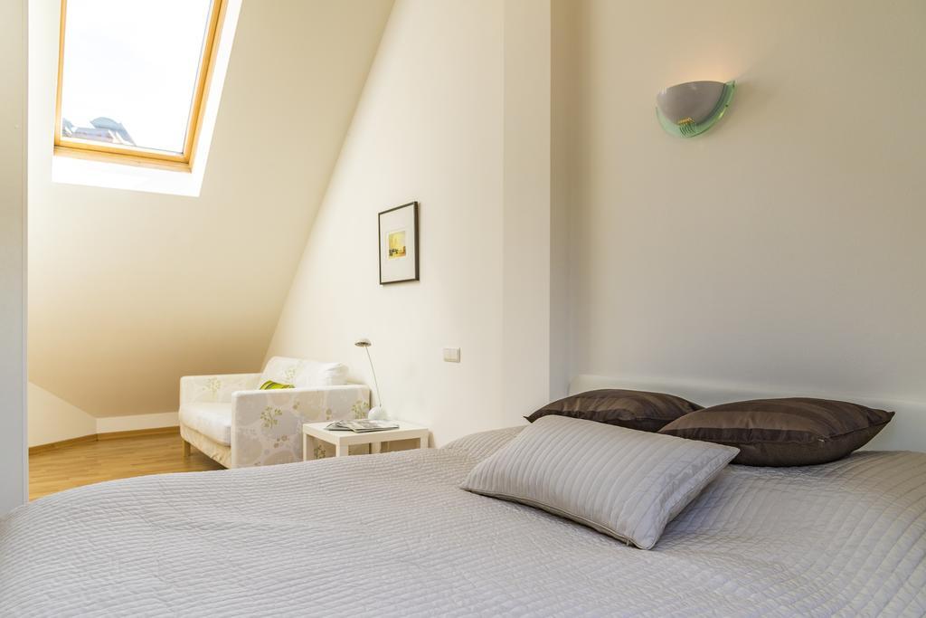 Maisonette Apartment Am Bahnhof - Adults Only Innsbruck Bagian luar foto