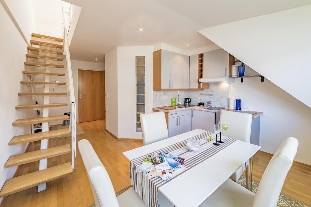Maisonette Apartment Am Bahnhof - Adults Only Innsbruck Bagian luar foto