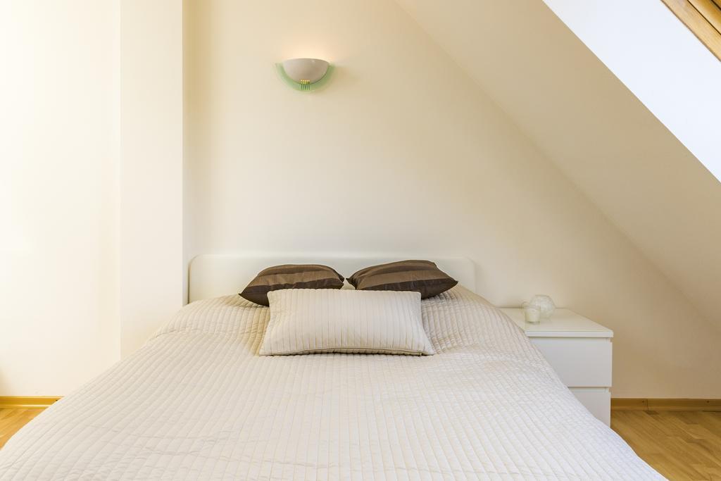 Maisonette Apartment Am Bahnhof - Adults Only Innsbruck Bagian luar foto