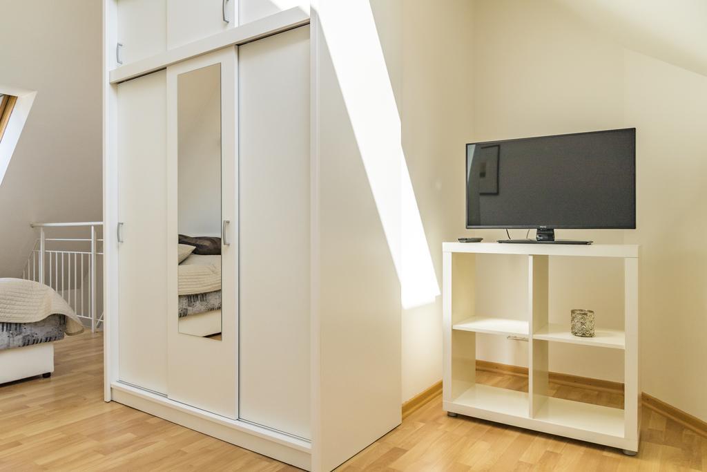 Maisonette Apartment Am Bahnhof - Adults Only Innsbruck Bagian luar foto