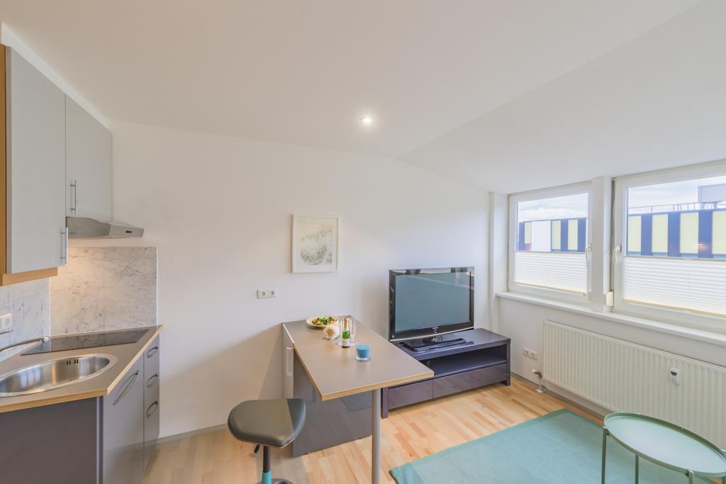Maisonette Apartment Am Bahnhof - Adults Only Innsbruck Bagian luar foto