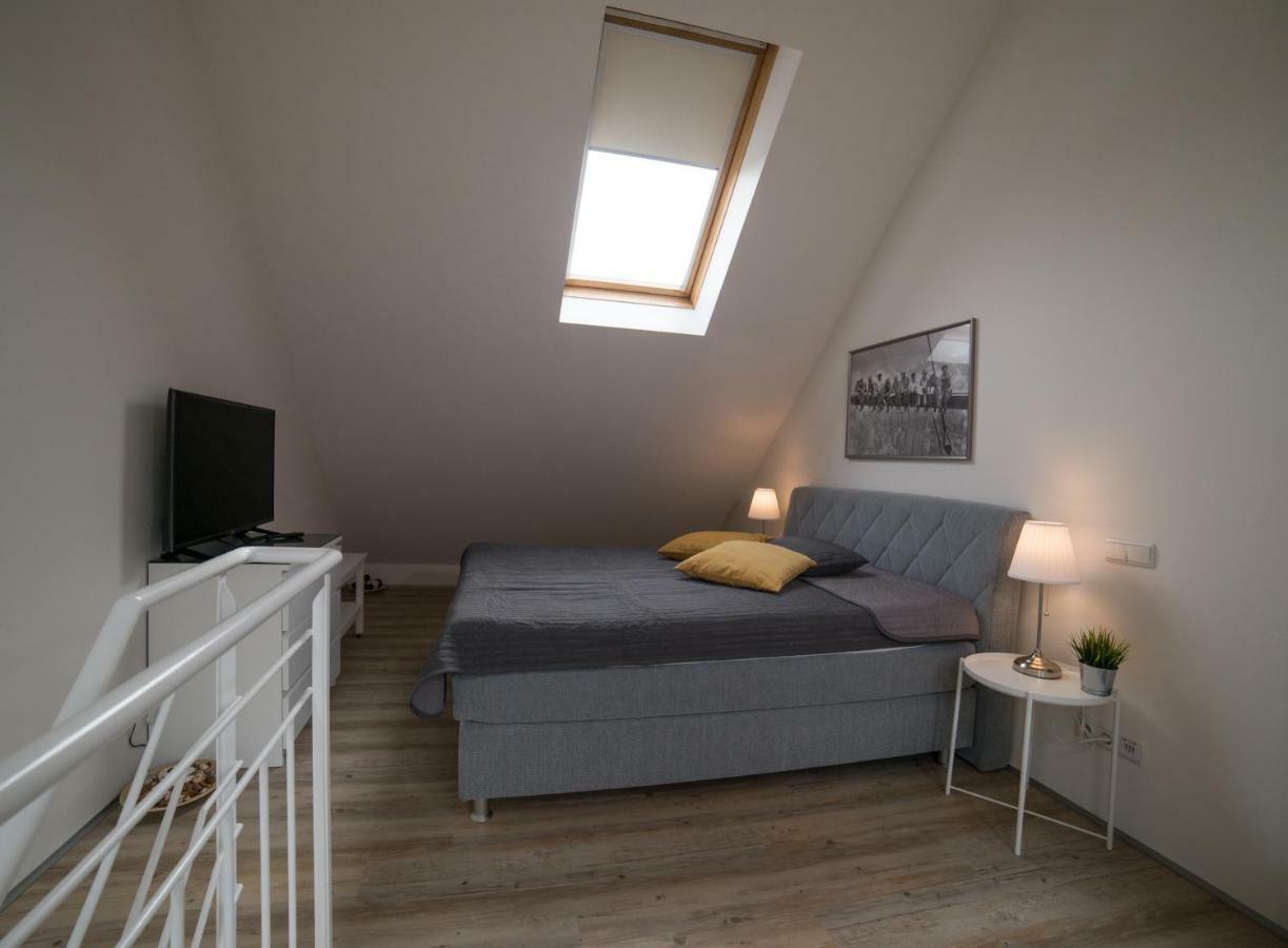 Maisonette Apartment Am Bahnhof - Adults Only Innsbruck Bagian luar foto