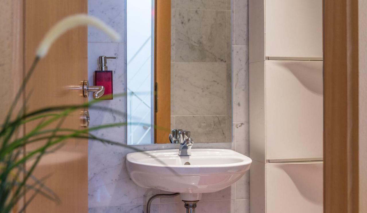 Maisonette Apartment Am Bahnhof - Adults Only Innsbruck Bagian luar foto